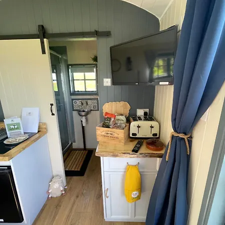 Bluebell The Shepherds Hut * Filey